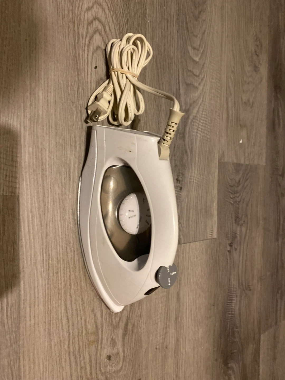 Basic White Steam Iron
