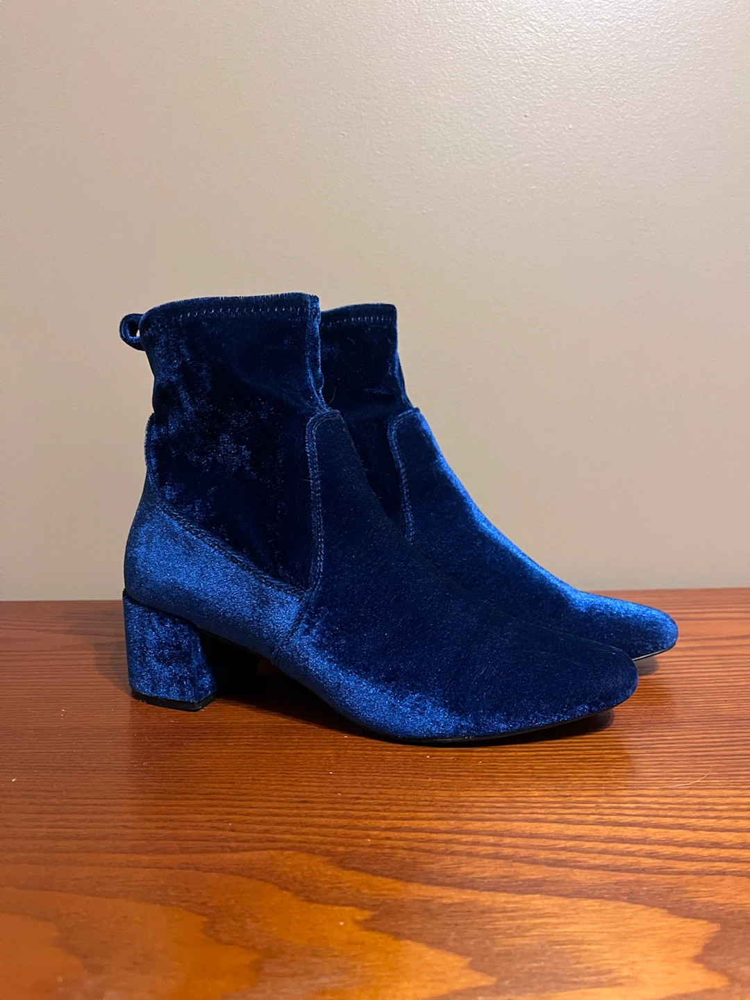 LADIES ALDO BOOTS/GUESS SNEAKERS (Size 6) - photo 3