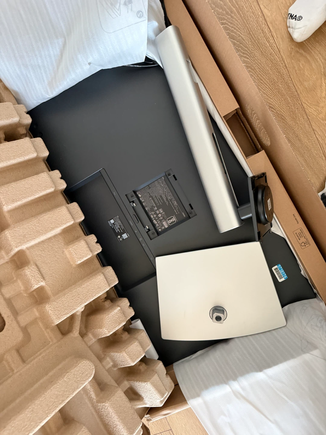 NEW Dell Pro 32 4K UHD USB-C Hub Monitor (P3225QE) - photo 5
