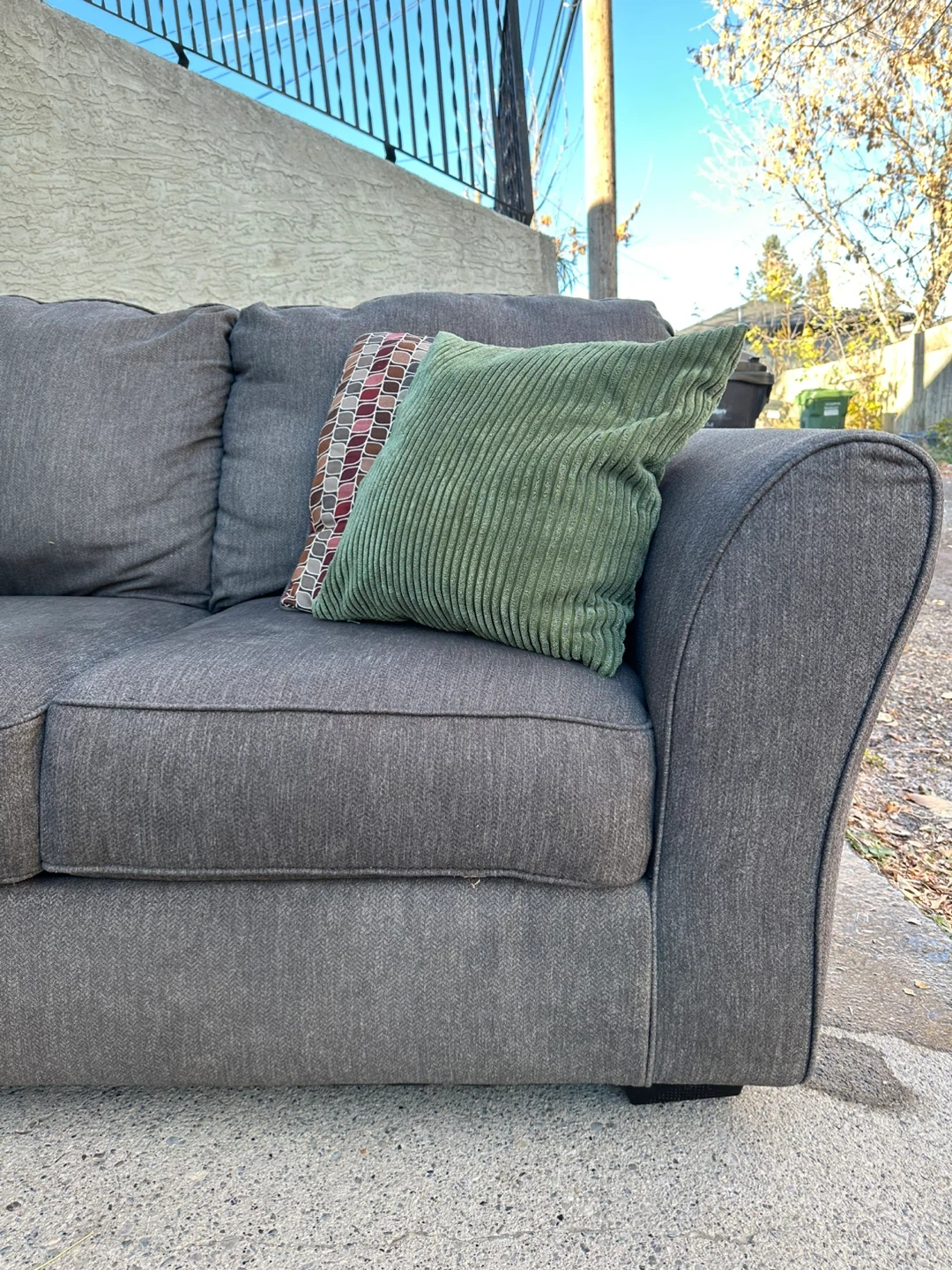 Ashley Furniture Large 6-Seat Sectional Sofa – Charcoal Grey - photo 5