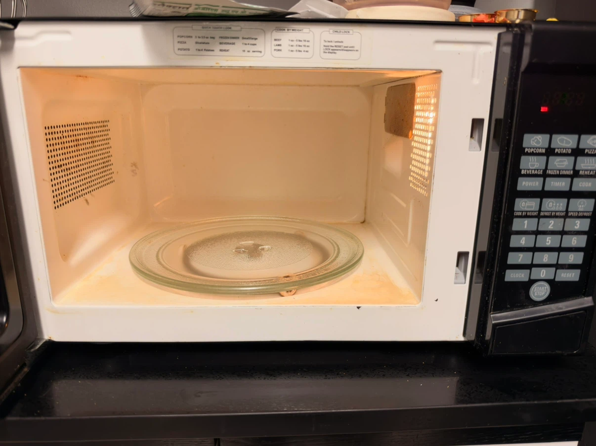 RCA Black Countertop Microwave - photo 2