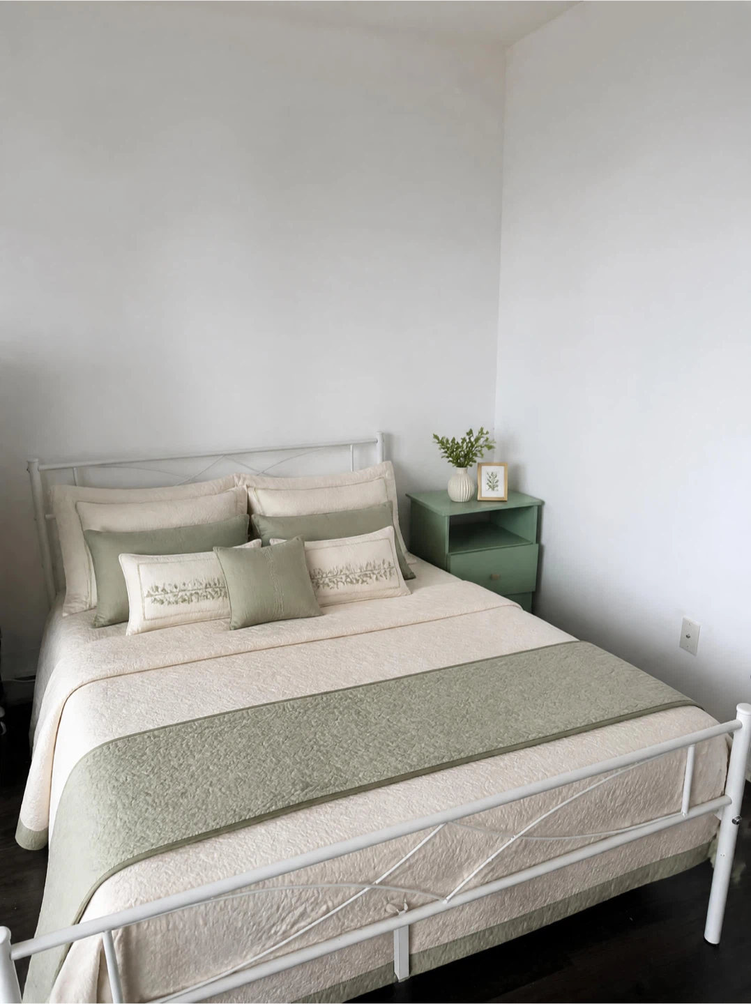 Full Size Hahrir White Metal Bed Frame - photo 2