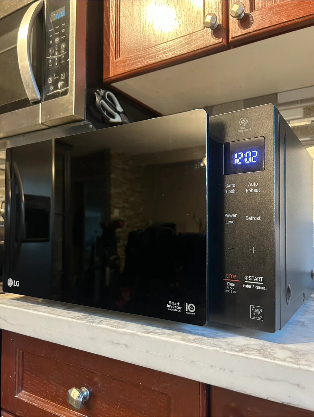 LG 0.9 cu. ft. NeoChef™ Countertop Microwave