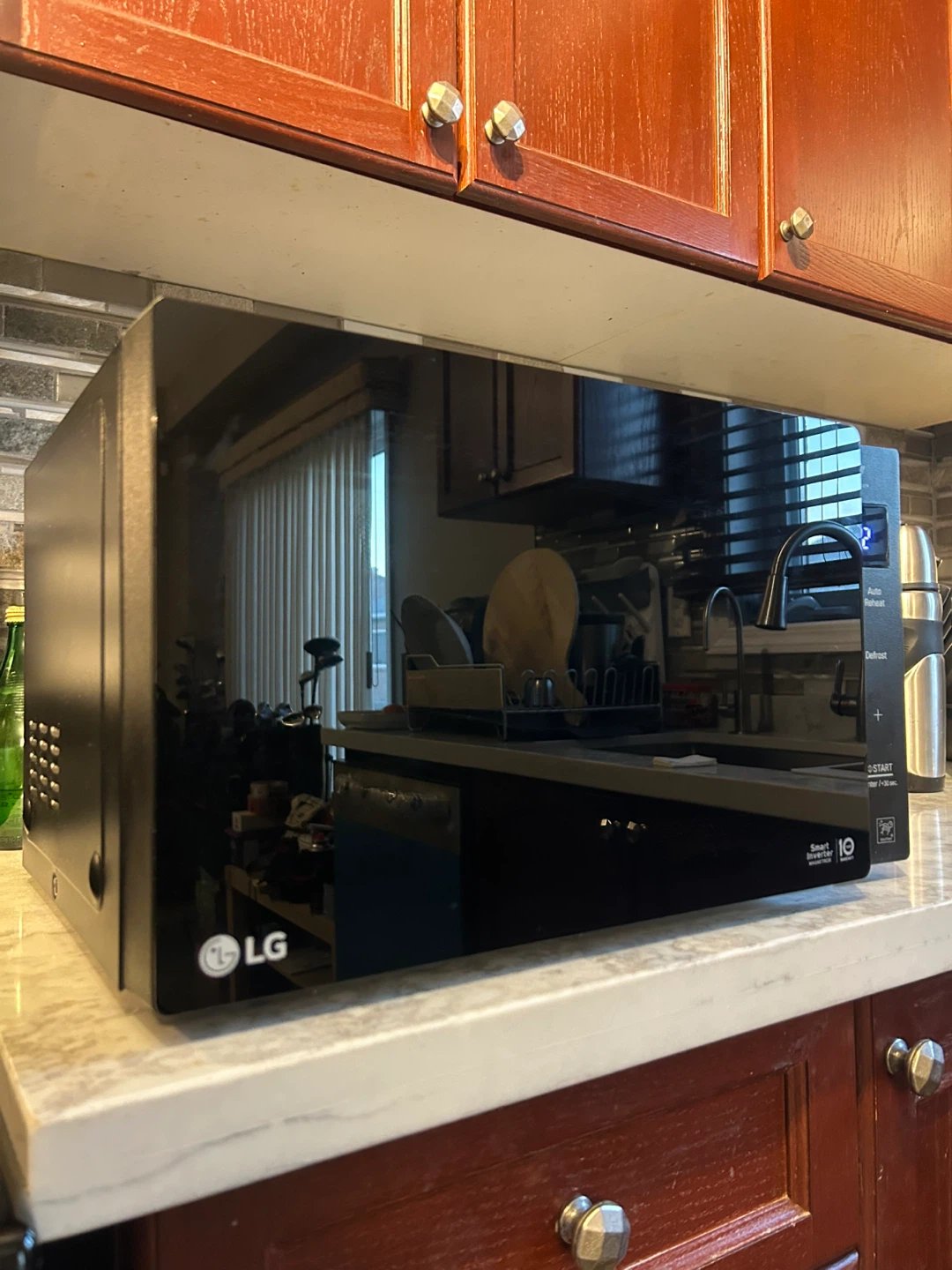LG 0.9 cu. ft. NeoChef™ Countertop Microwave - photo 2