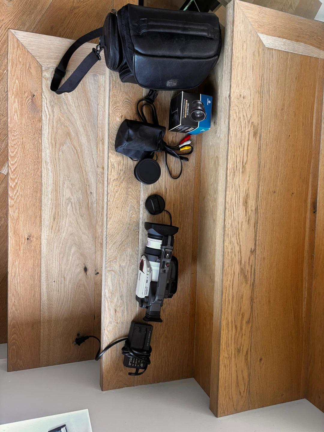 Canon GL1 Mini DV Camcorder with Fisheye Lens - photo 2