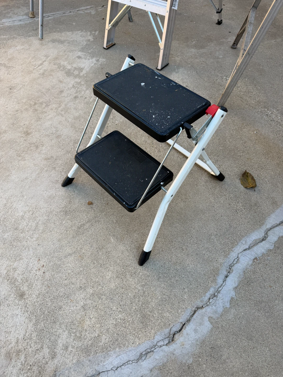 Folding 2-Step Stool