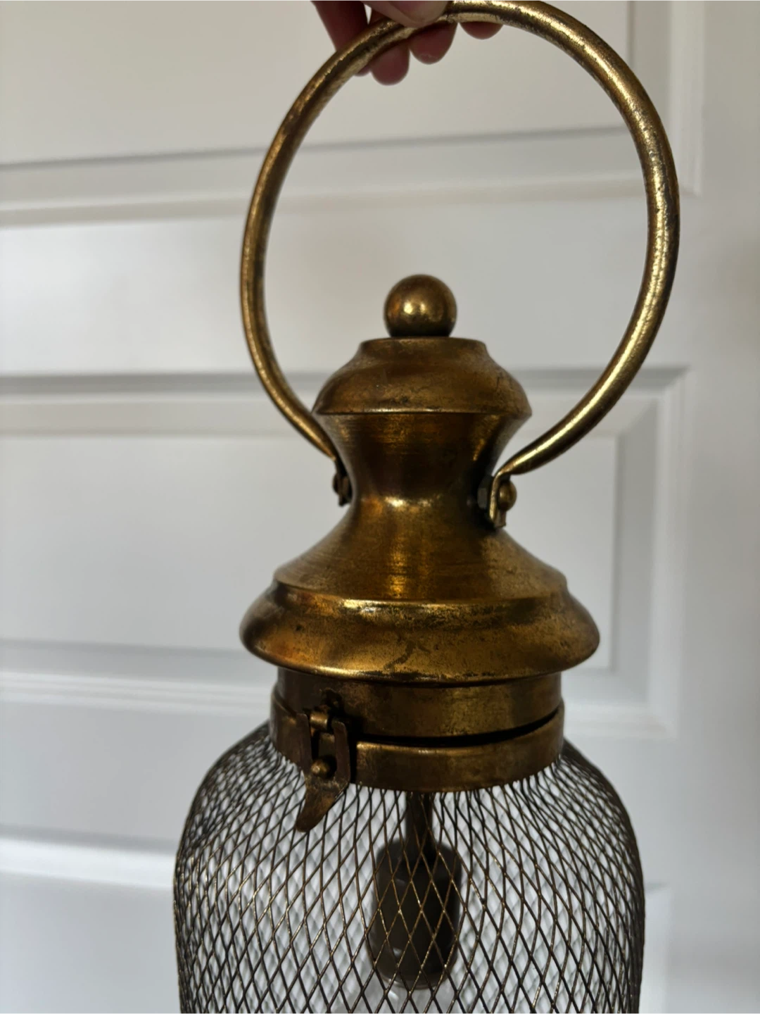 Vintage-style brass metal mesh lantern - photo 4