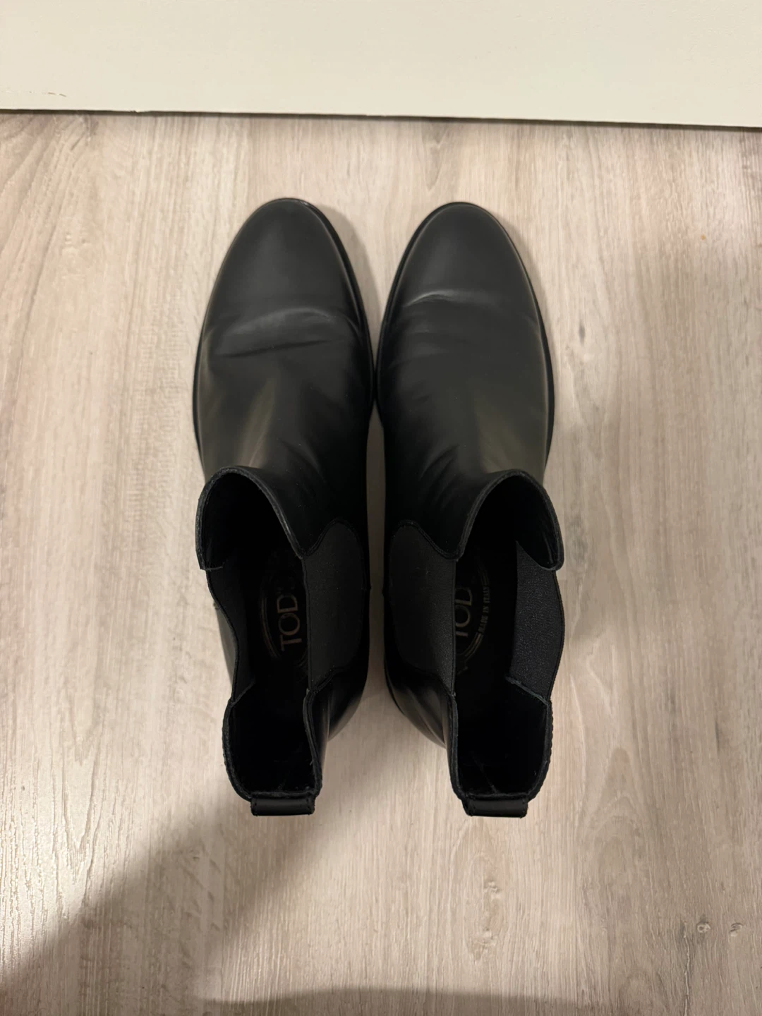 Tod's Black Leather Chelsea Boots - photo 2
