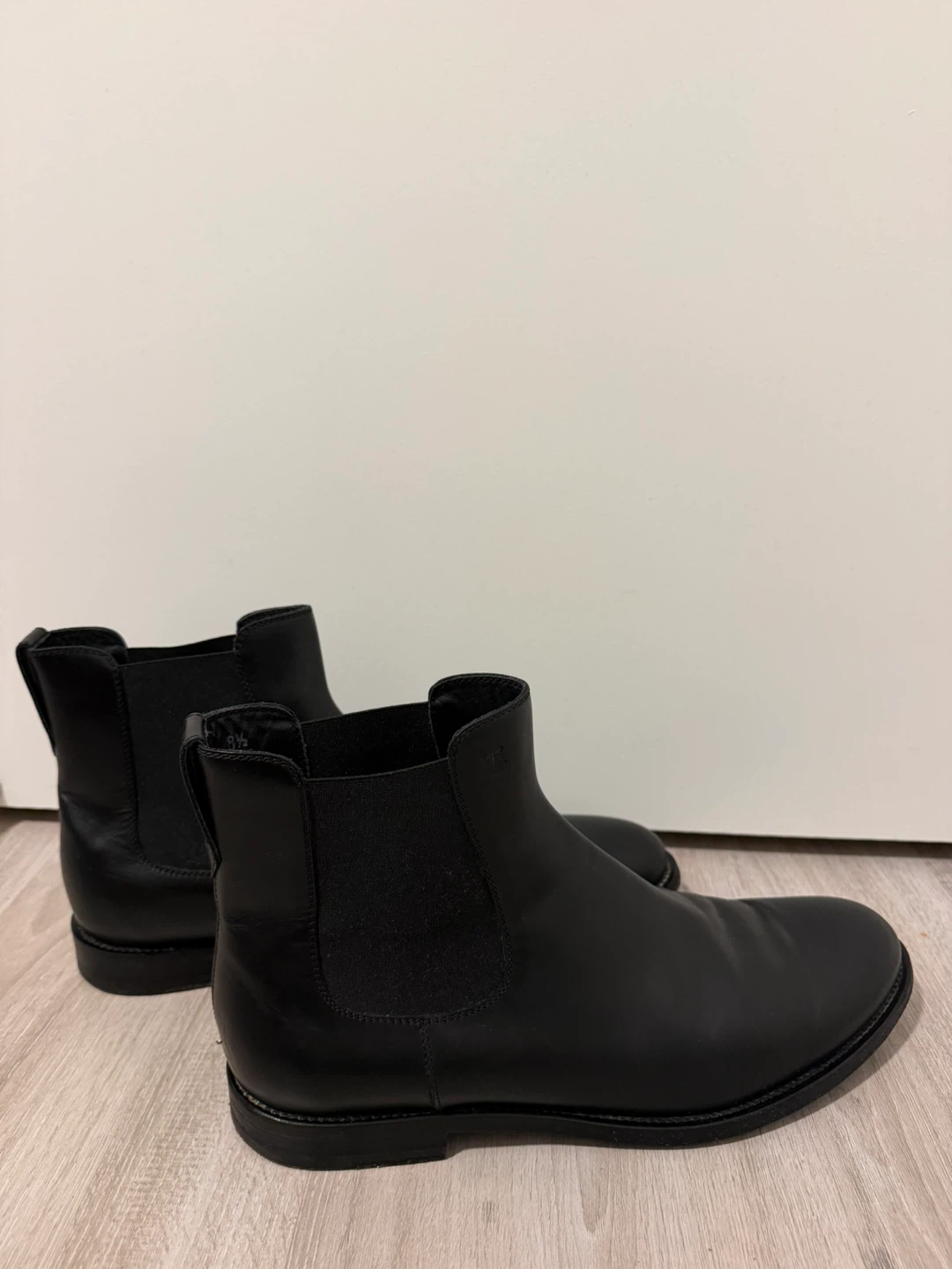 Tod's Black Leather Chelsea Boots - photo 3