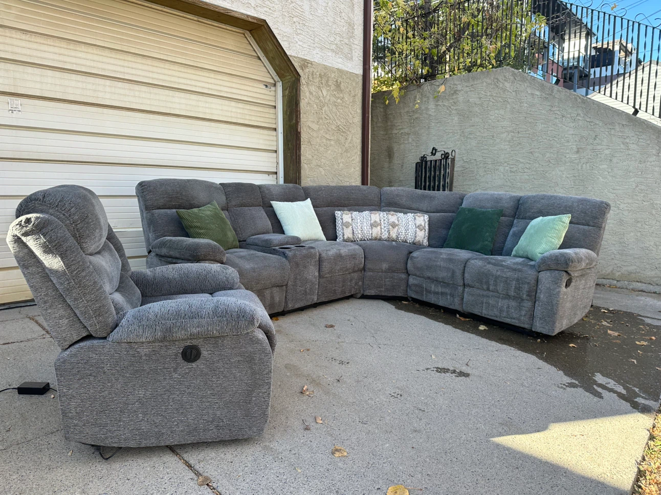 Leon's 5-Seat Reclining Sectional + Power Recliner Chair