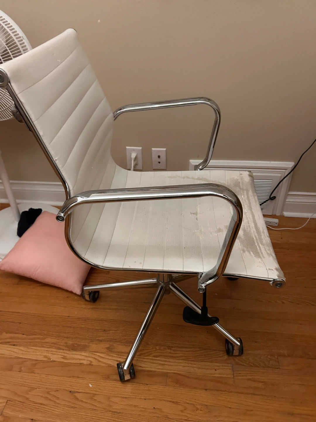 White Office Chair - photo 2