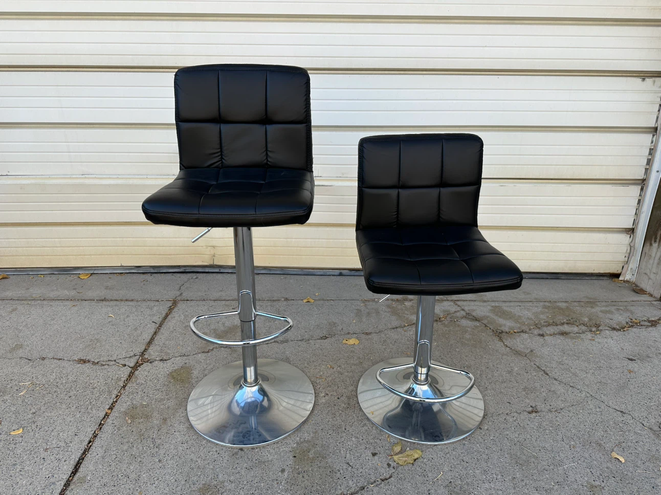 Set of 2 Black Adjustable Bar Stools – Chrome Base