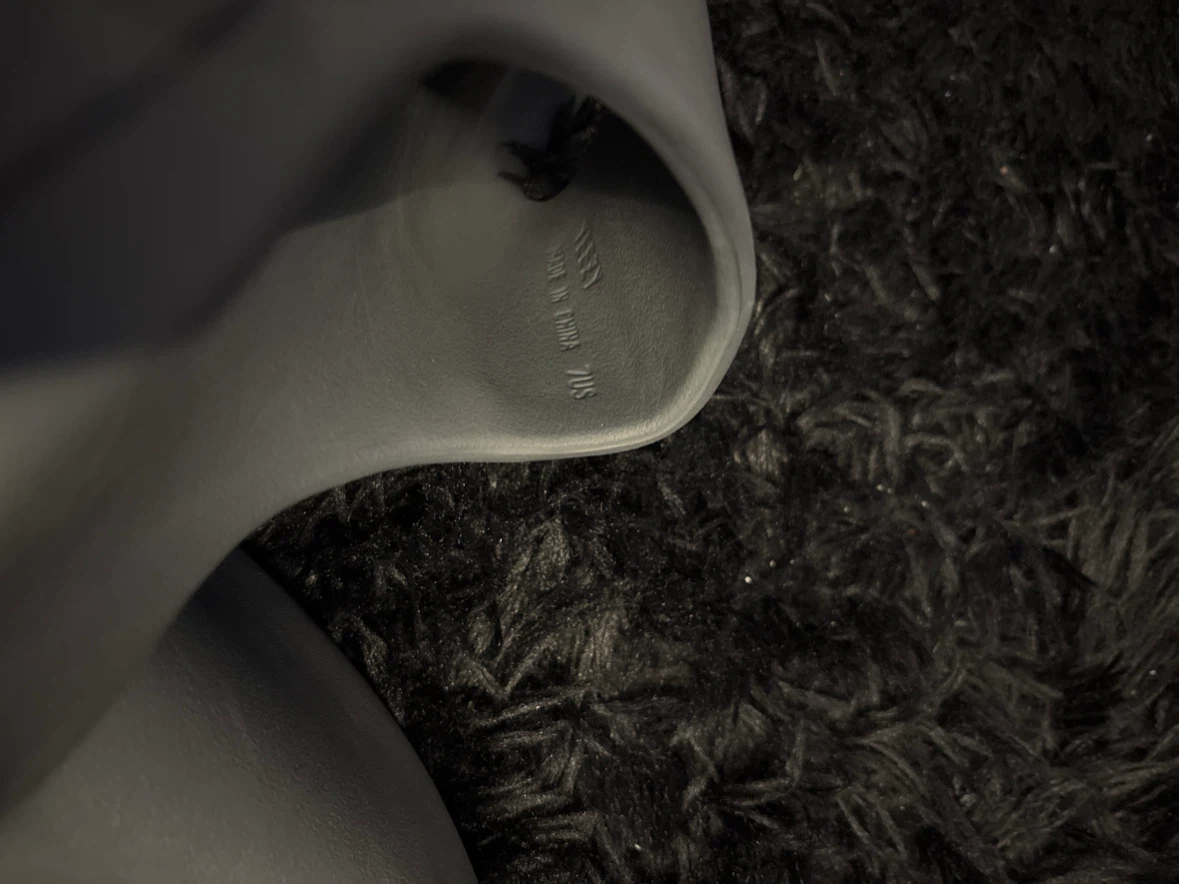 Adidas Yeezy Slides Grey - photo 3