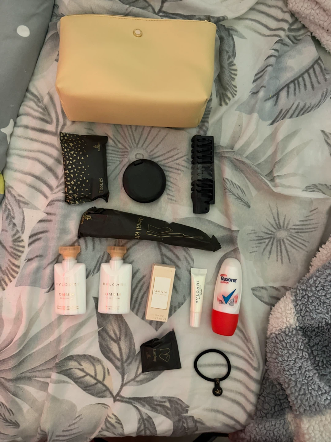 Bvlgari Toiletry Bag with Emirates Amenities - photo 2