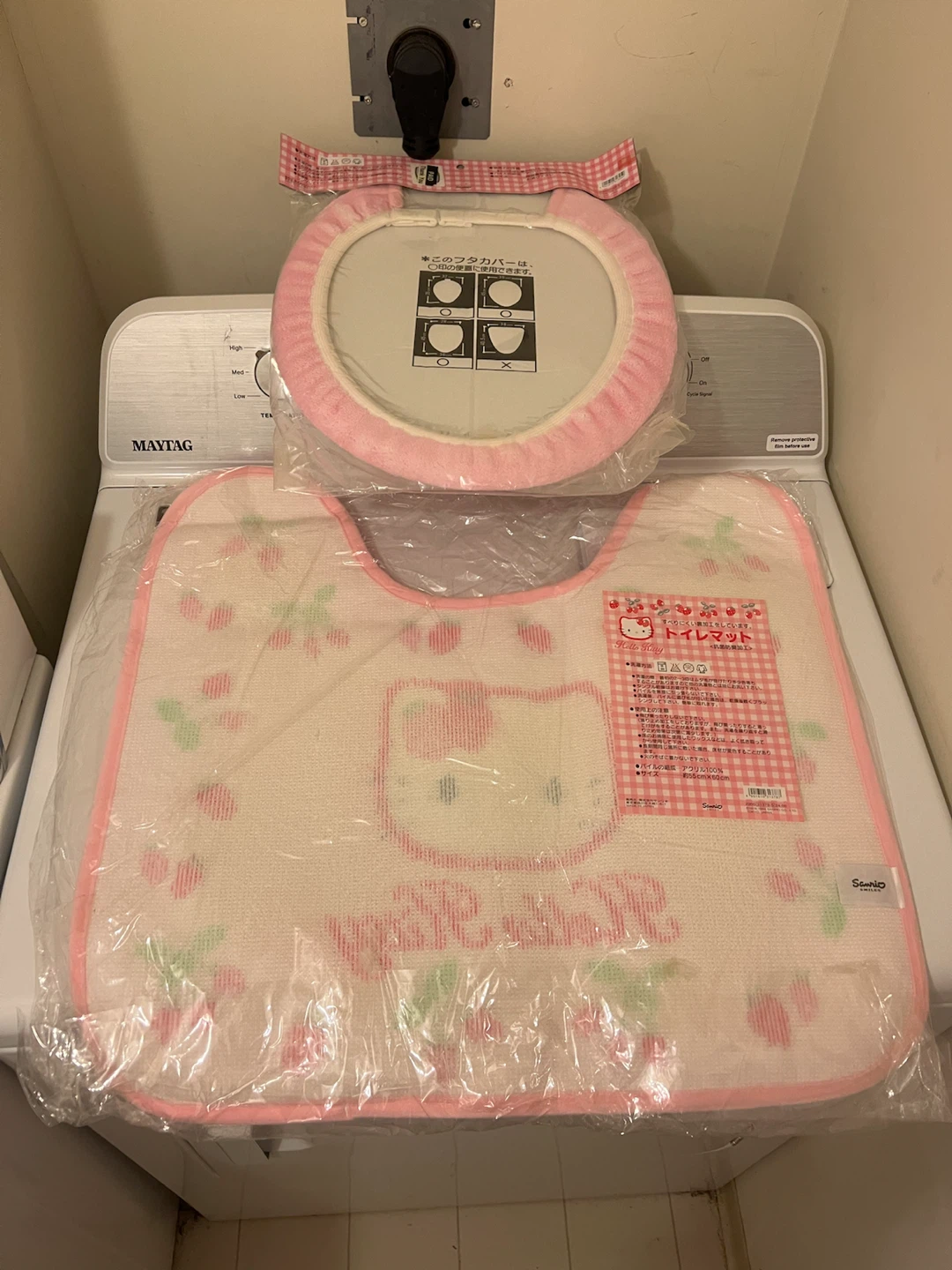 Hello Kitty Strawberry Toilet Seat Cover and Mat Set - photo 3
