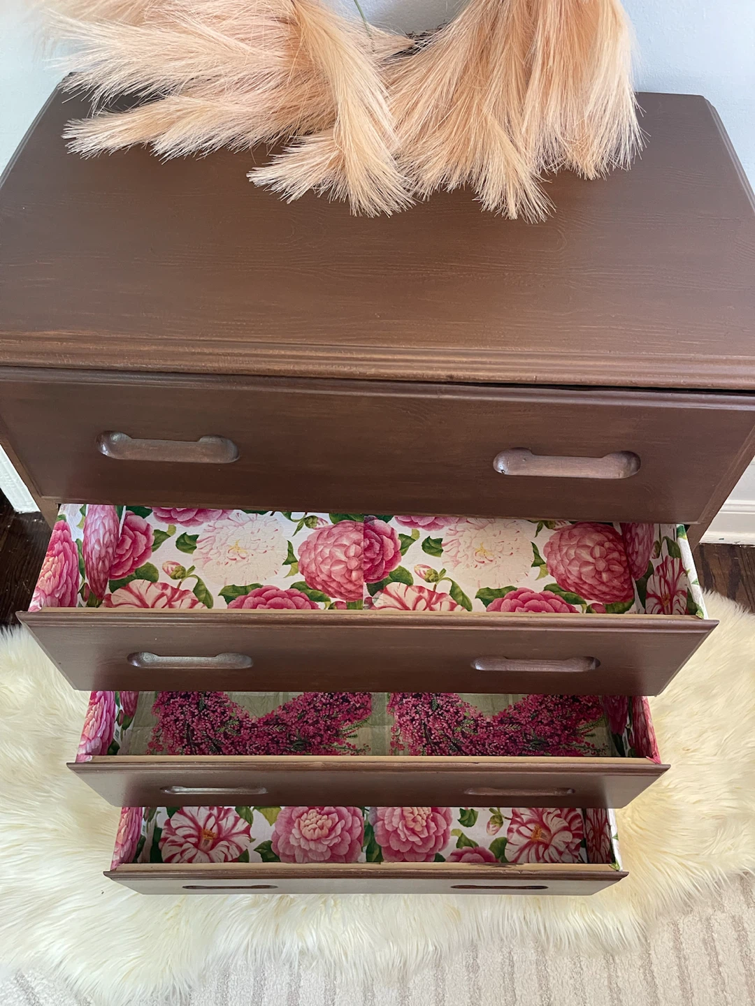 Beautiful 4 drawers wooden dresser-Dark Walnut - photo 3