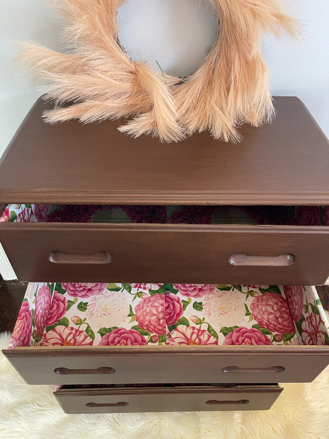 Beautiful 4 drawers wooden dresser-Dark Walnut - photo 4