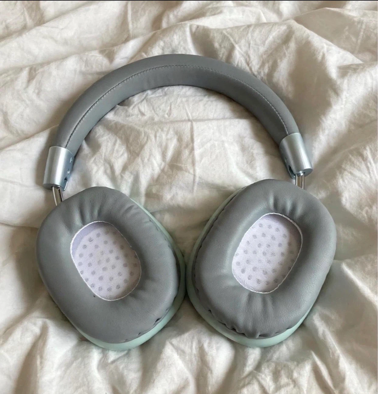 Light Blue Gray Wireless Bluetooth Headphones - photo 2