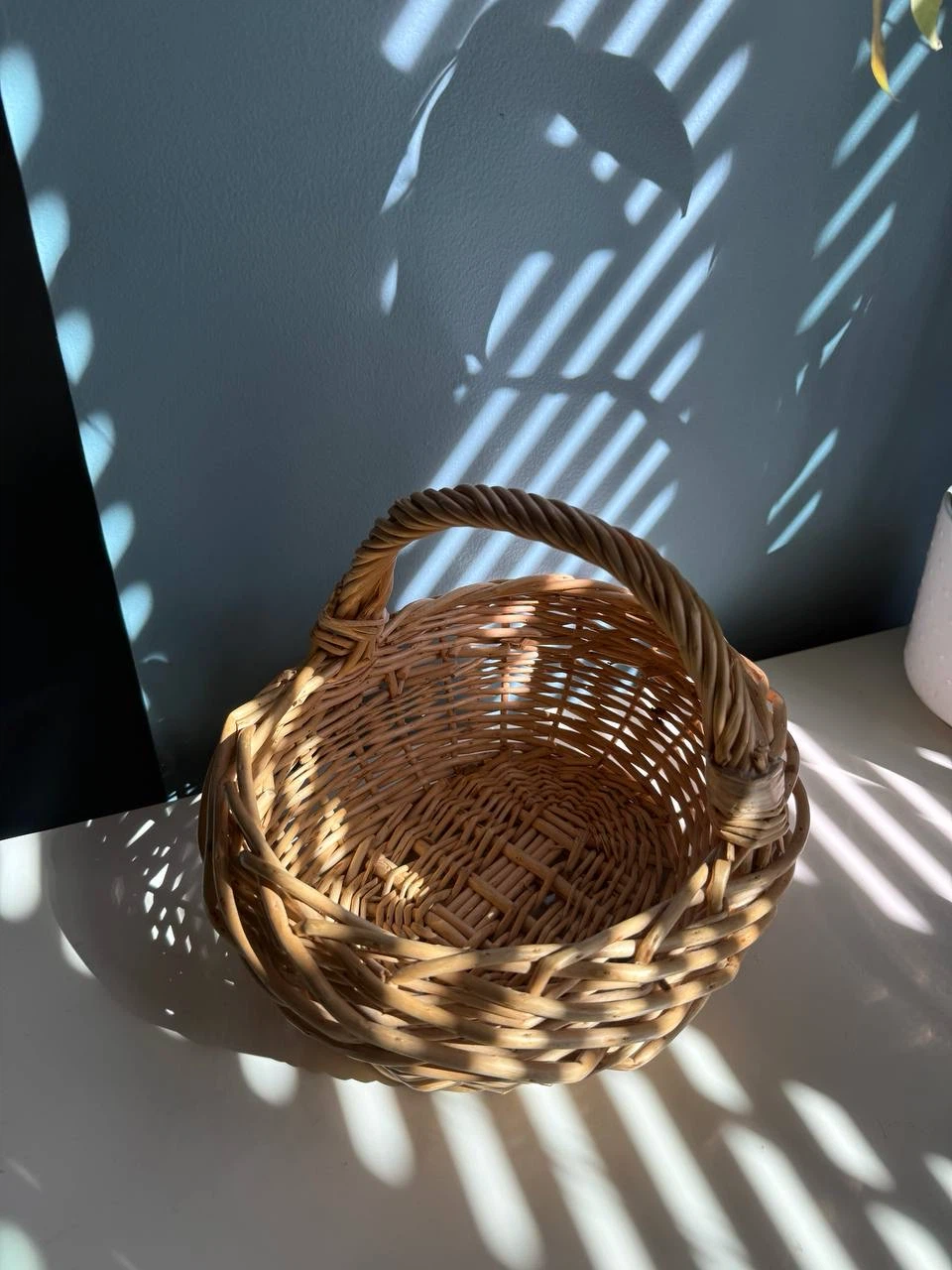 Small Woven Wicker Basket with Handle - photo 2