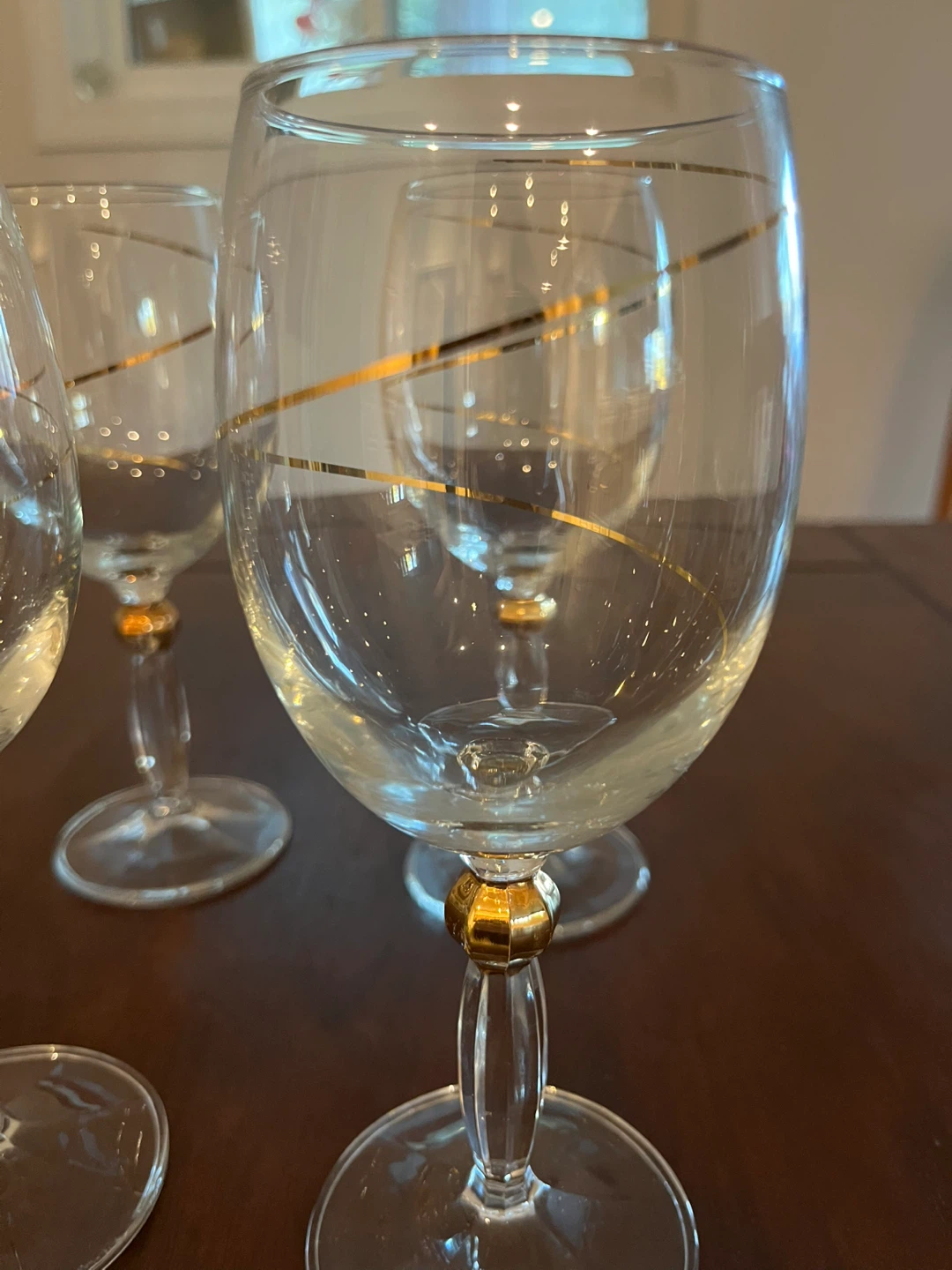 Set of 4 Elegant Wine Glasses with Gold Trim - photo 3