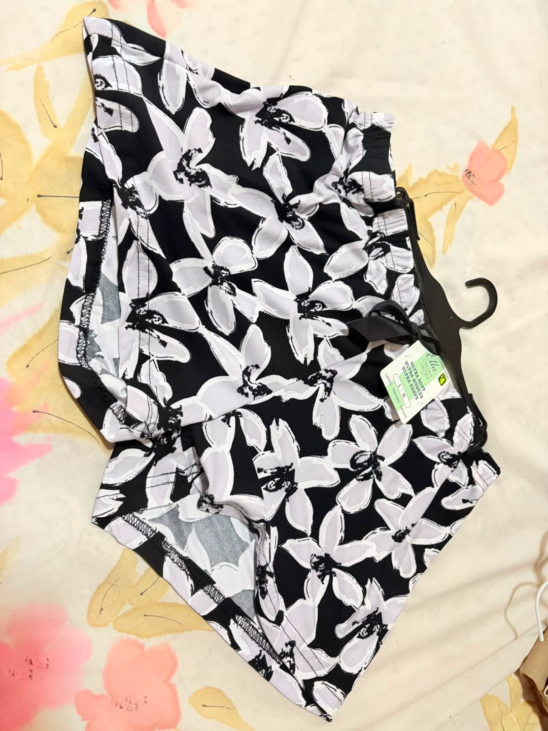 New with tags..Ella Lingerie Floral Shorts - photo 2