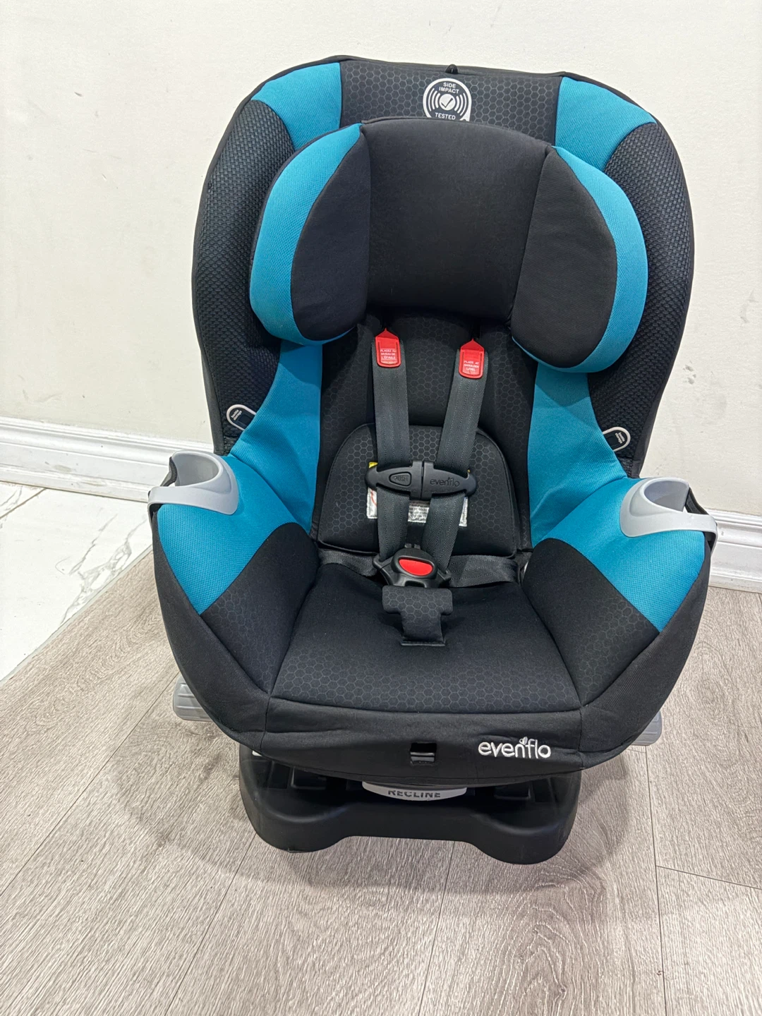 Good condition Evenflo Car safety Seat - photo 2