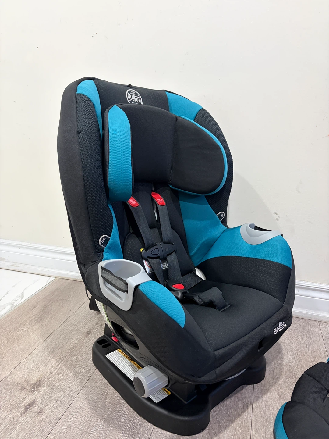 Good condition Evenflo Car safety Seat - photo 3