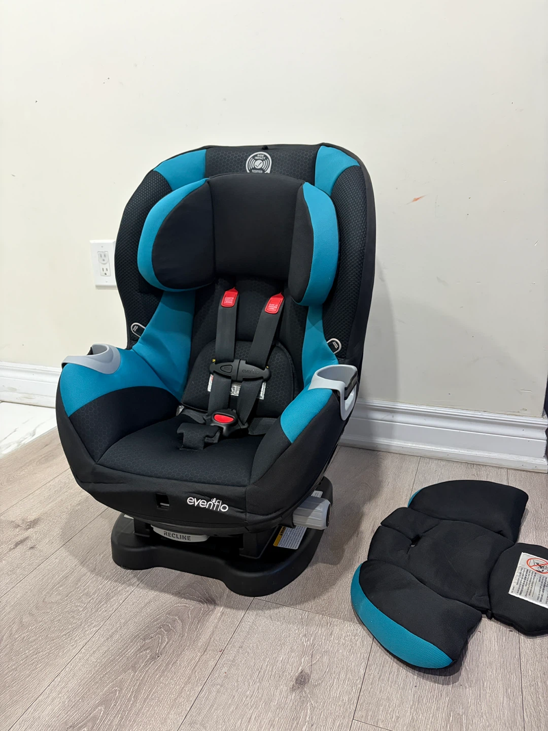 Good condition Evenflo Car safety Seat - photo 5