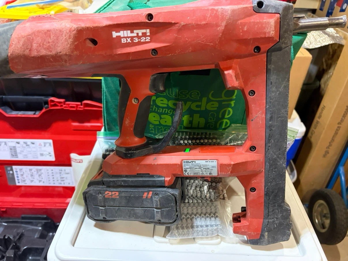 Hilti BX 3-22 Cordless Concrete Nailer Set - photo 3