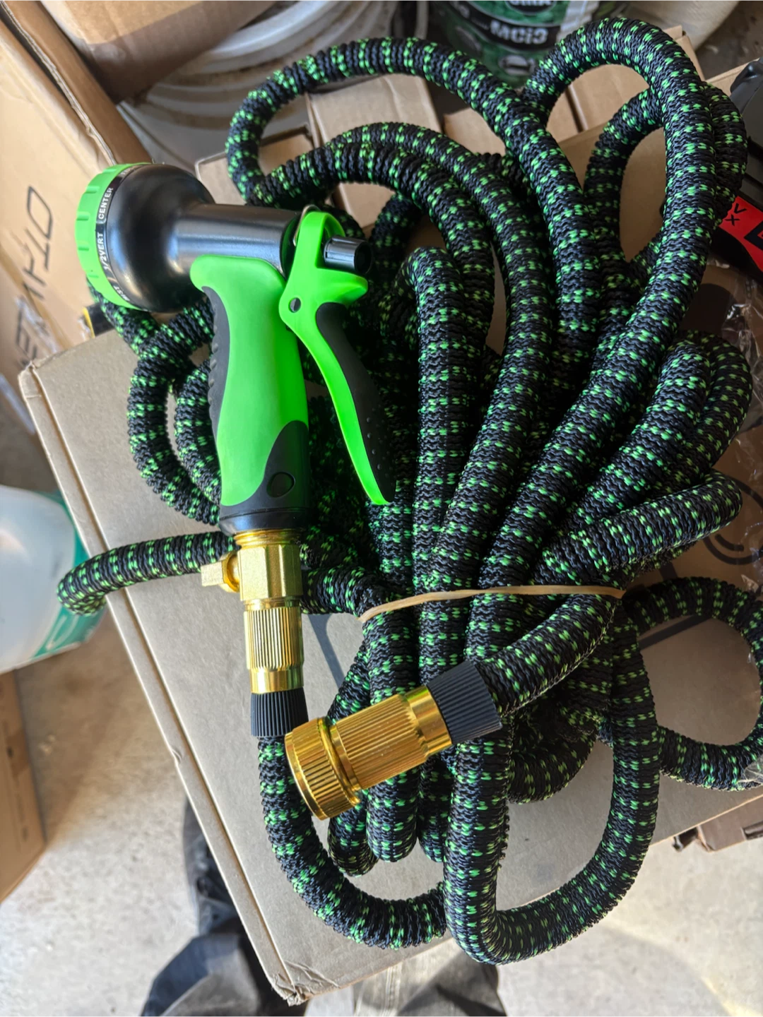 Expanding Garden Hose with Spray Nozzle