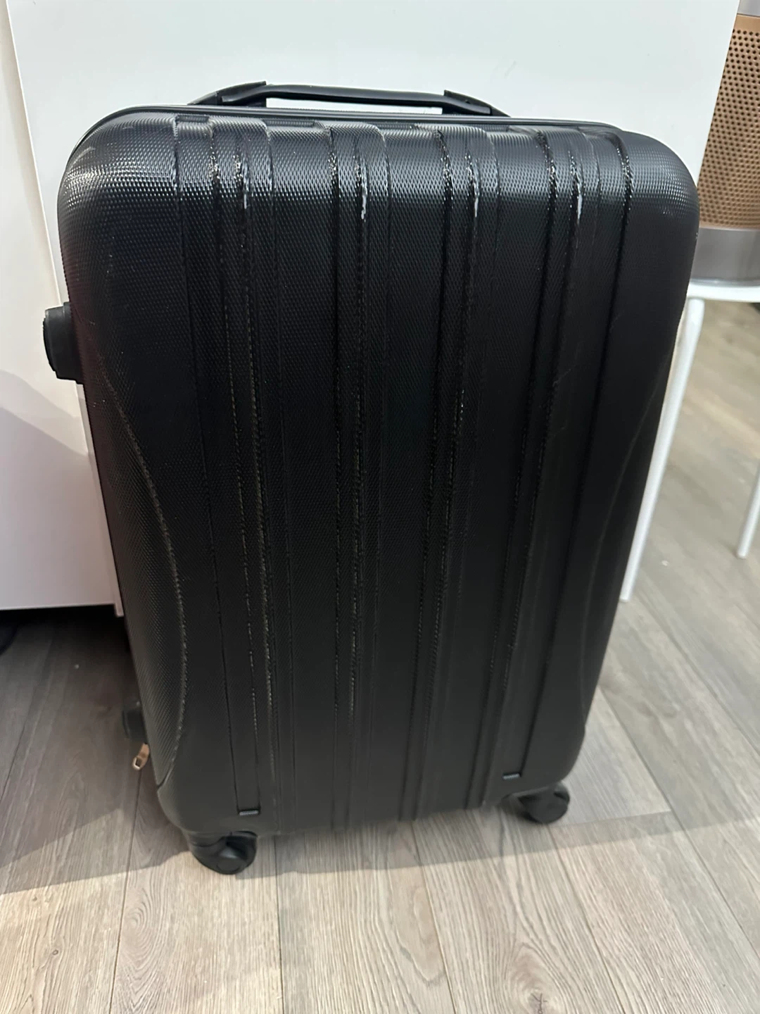 Medium Black Hardshell Spinner Luggage Suitcase (64x41x25 cm)