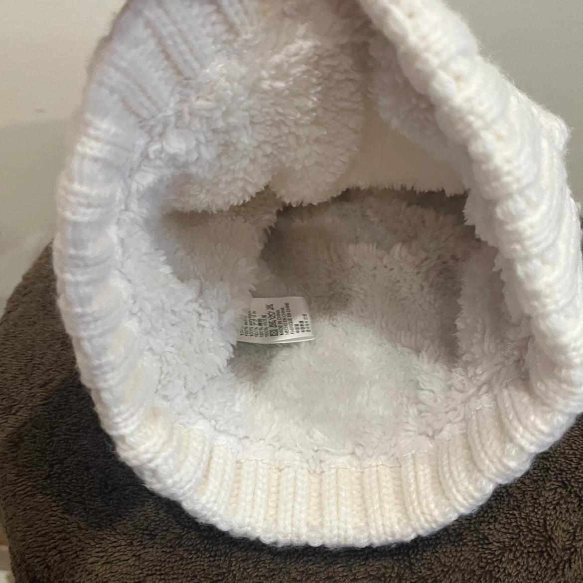 Angela & William White Cable Knit Beanie - photo 2