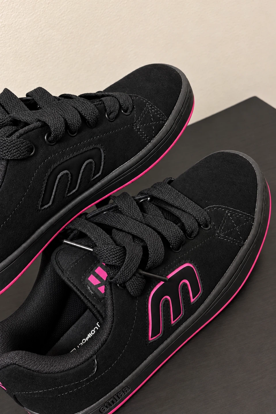 Etnies Shoes - Y2K Skater Style - photo 3