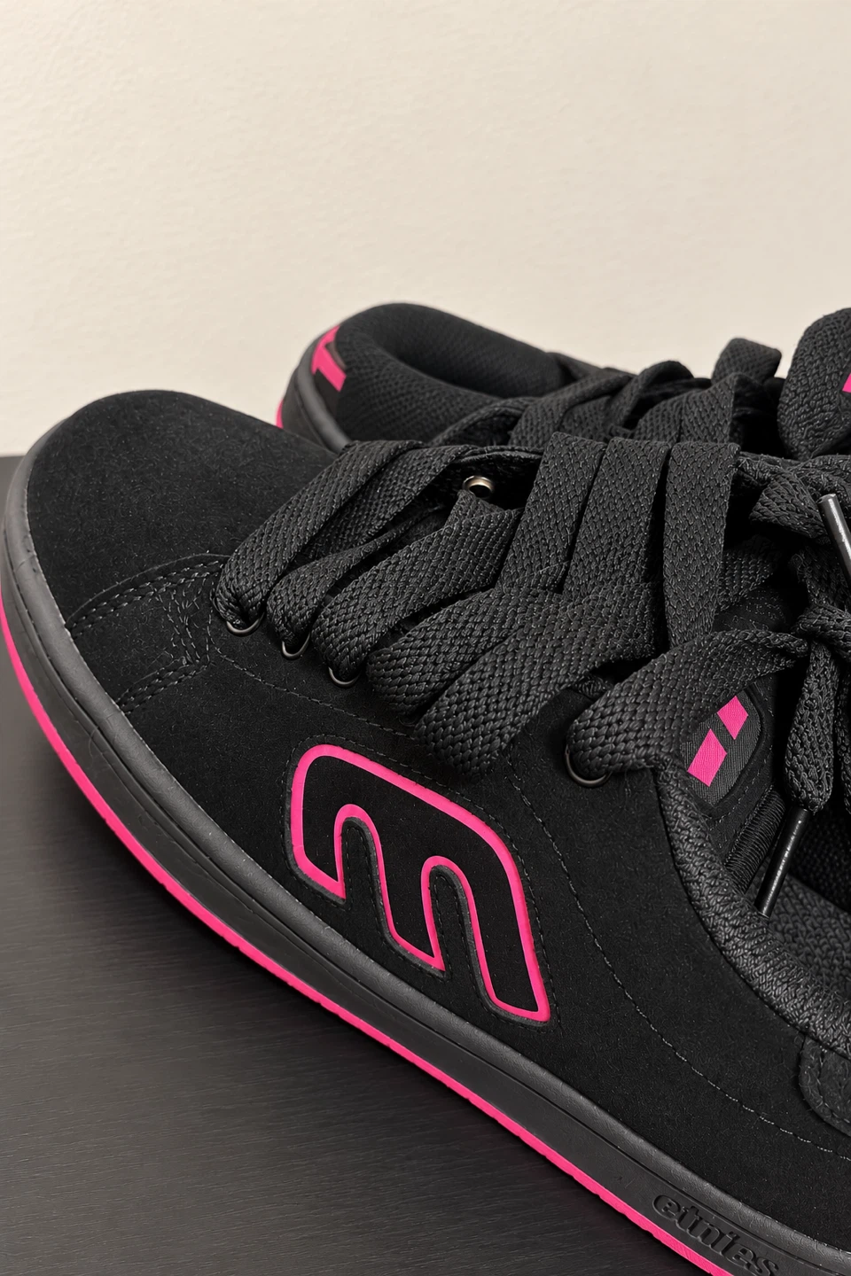 Etnies Shoes - Y2K Skater Style - photo 4