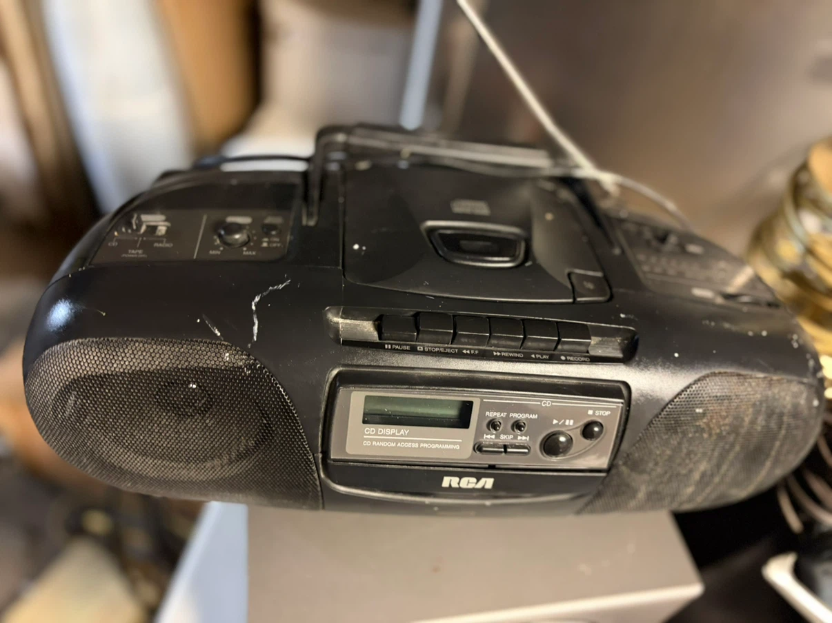 RCA Portable CD and Cassette Player Boombox - photo 2