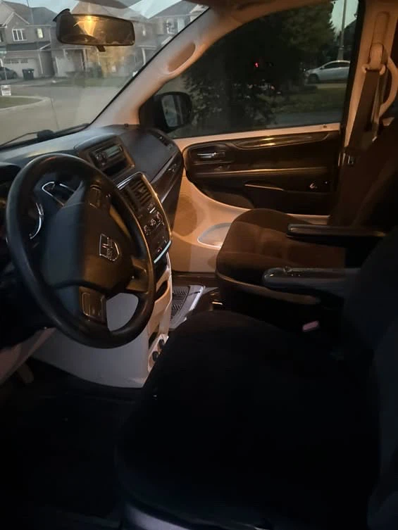 Dodge Grand Caravan Minivan - photo 4