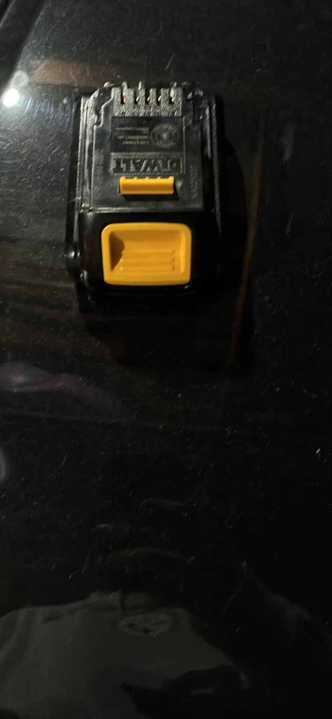 DeWalt 20V Max Lithium Ion Battery - photo 3