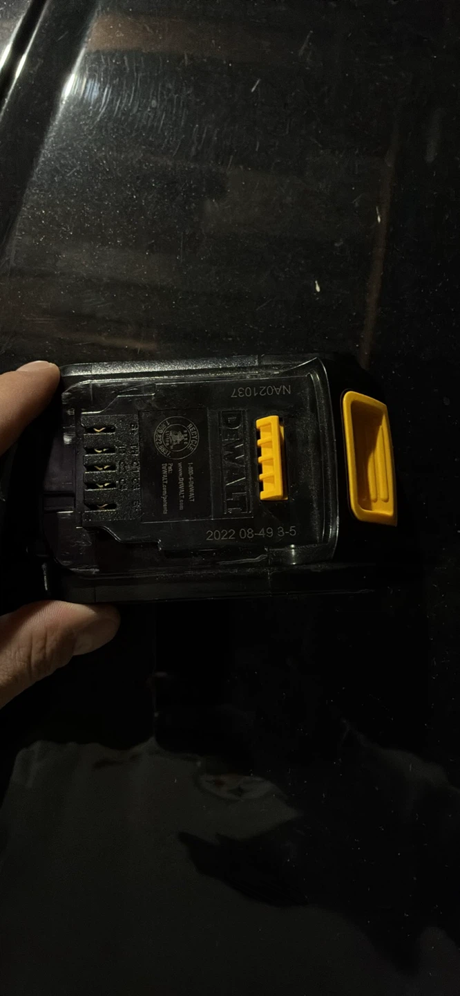 DeWalt 20V Max Lithium Ion Battery - photo 4