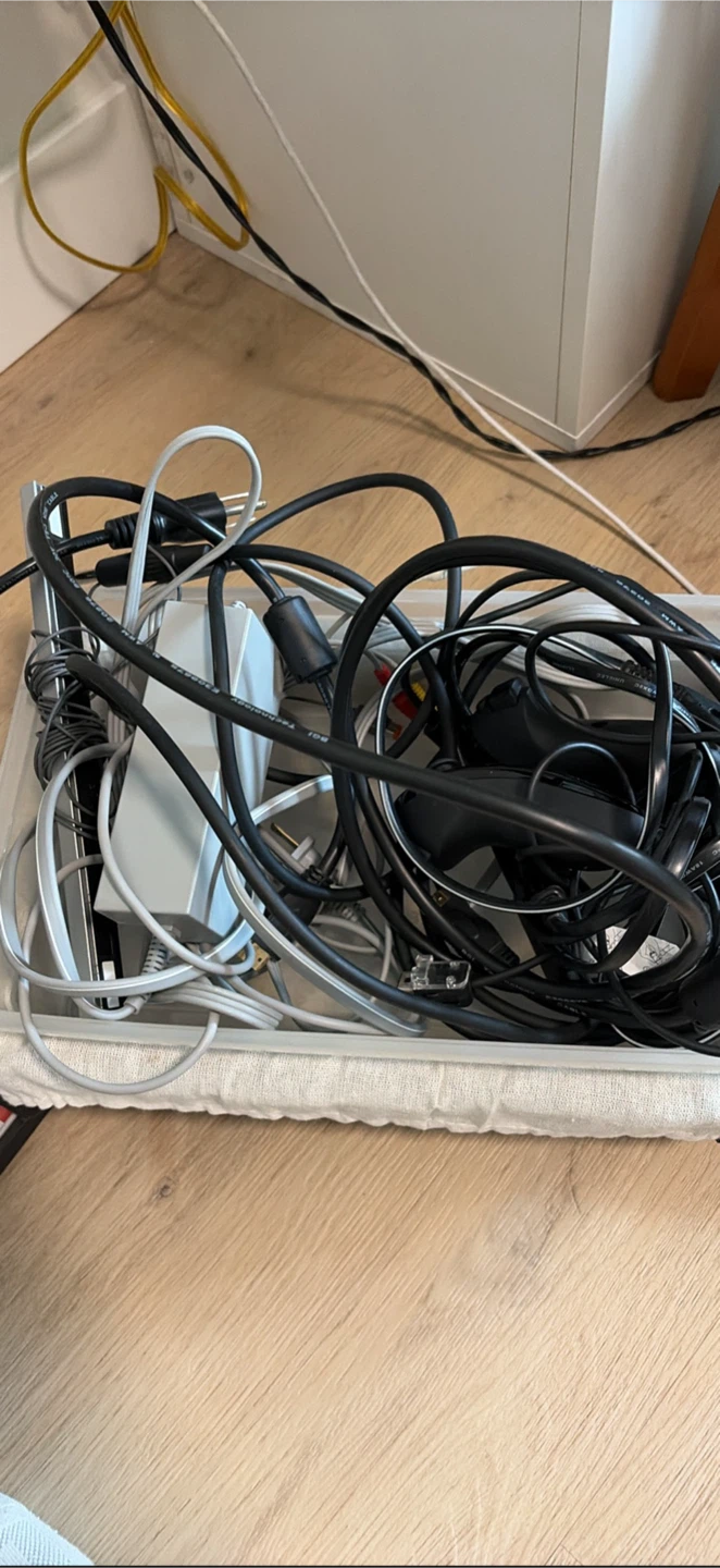 Wii console and games - photo 3