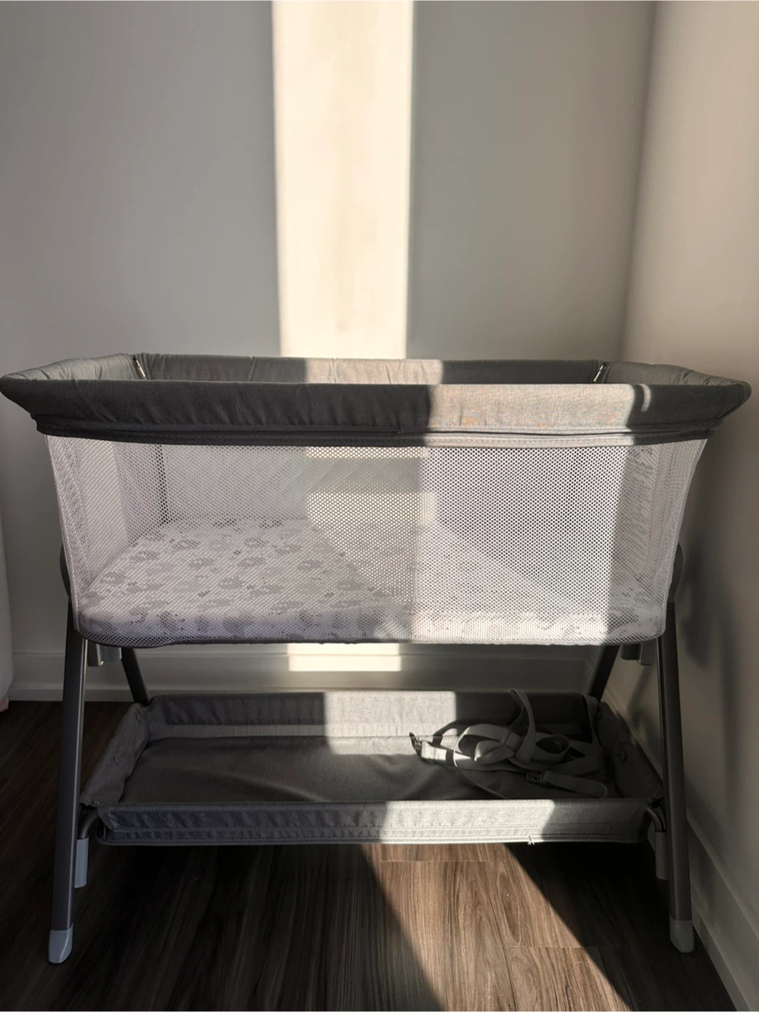 Infans Bedside Sleeper Bassinet