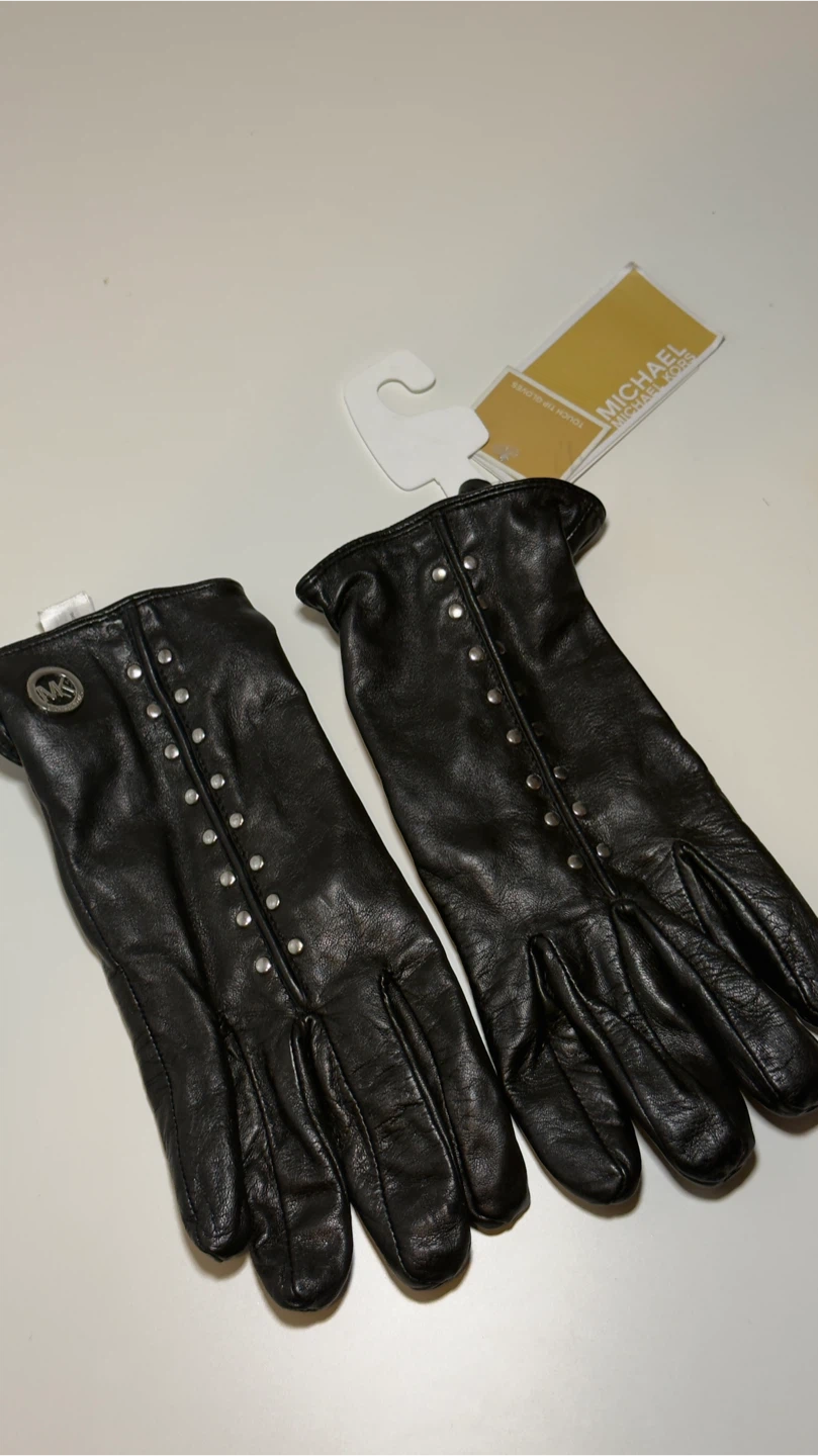 Michael Kors Astor Studded Leather Tech Gloves - photo 4