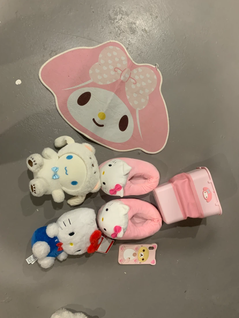 Sanrio Hello Kitty and Friends Plush and Accessory Bundle
