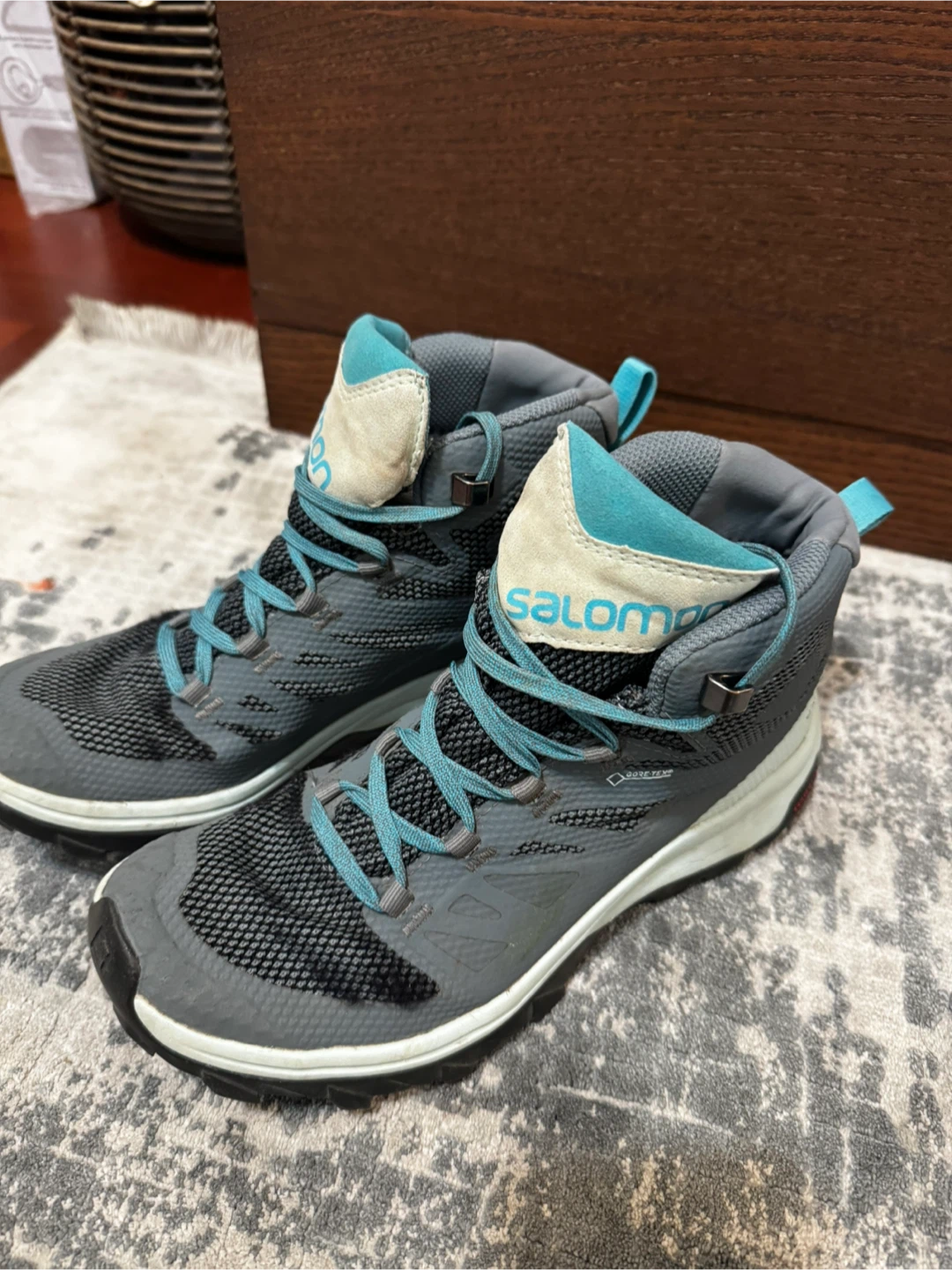 Salomon Outline Mid GTX Hiking Boots
