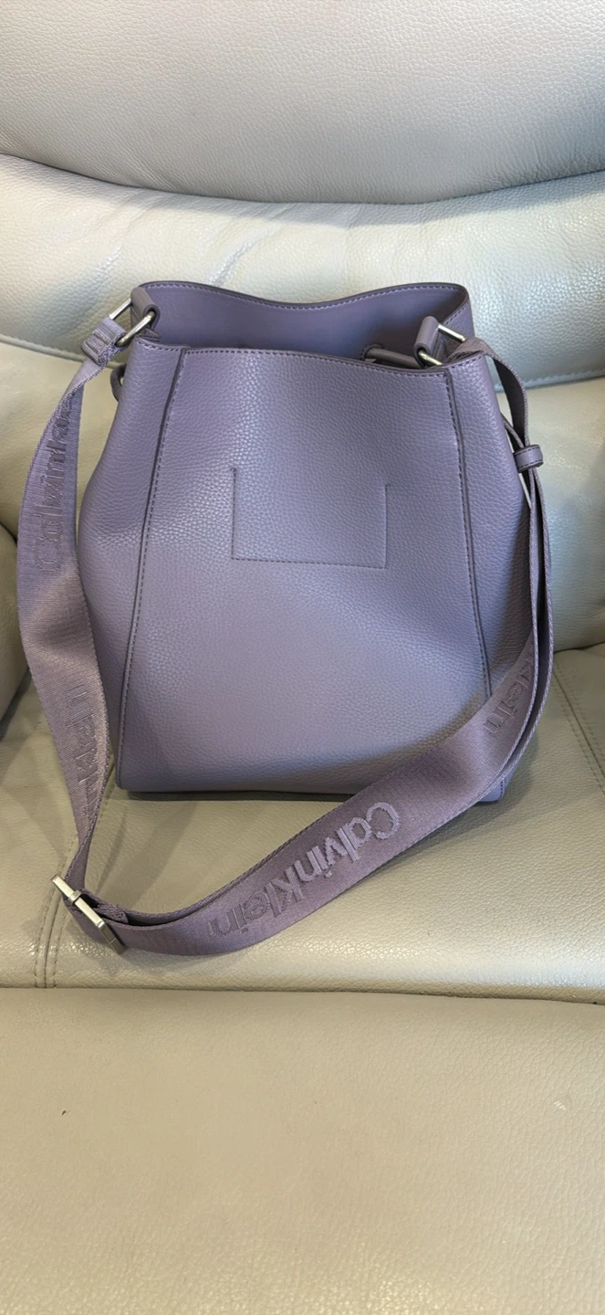 Calvin Klein mauve bucket bag - photo 3