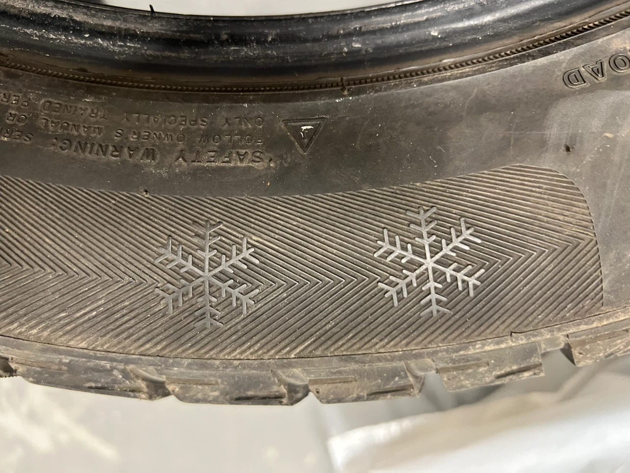 Set of 4 Winter Tires 235/55R19 MILLER - photo 4
