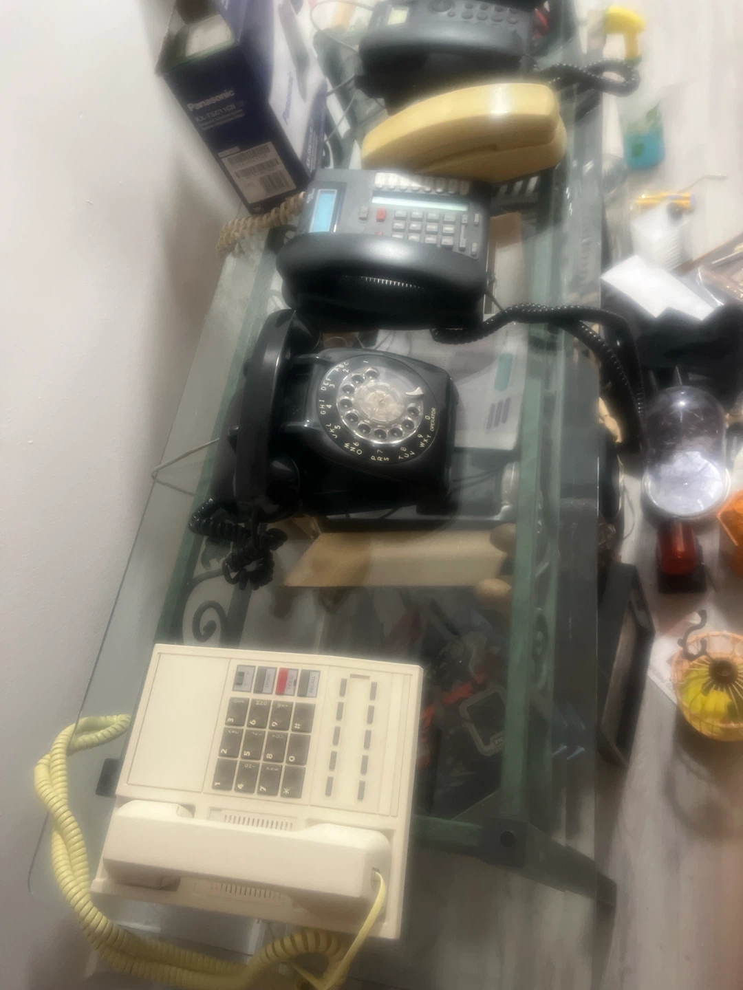 Collection of 5 Vintage and Modern Telephones - photo 2