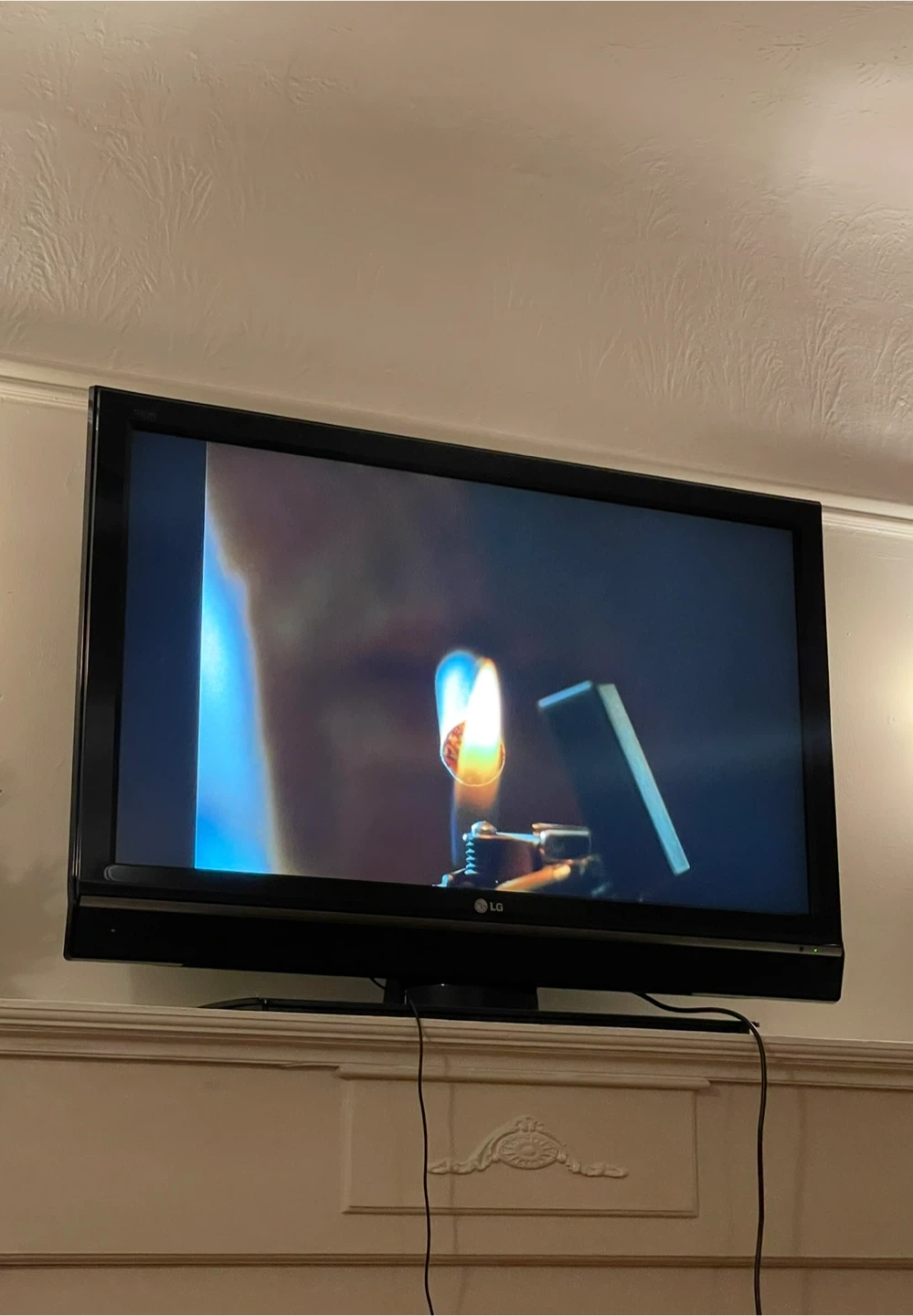 MOVING - Large 40” LG Flat Screen TV