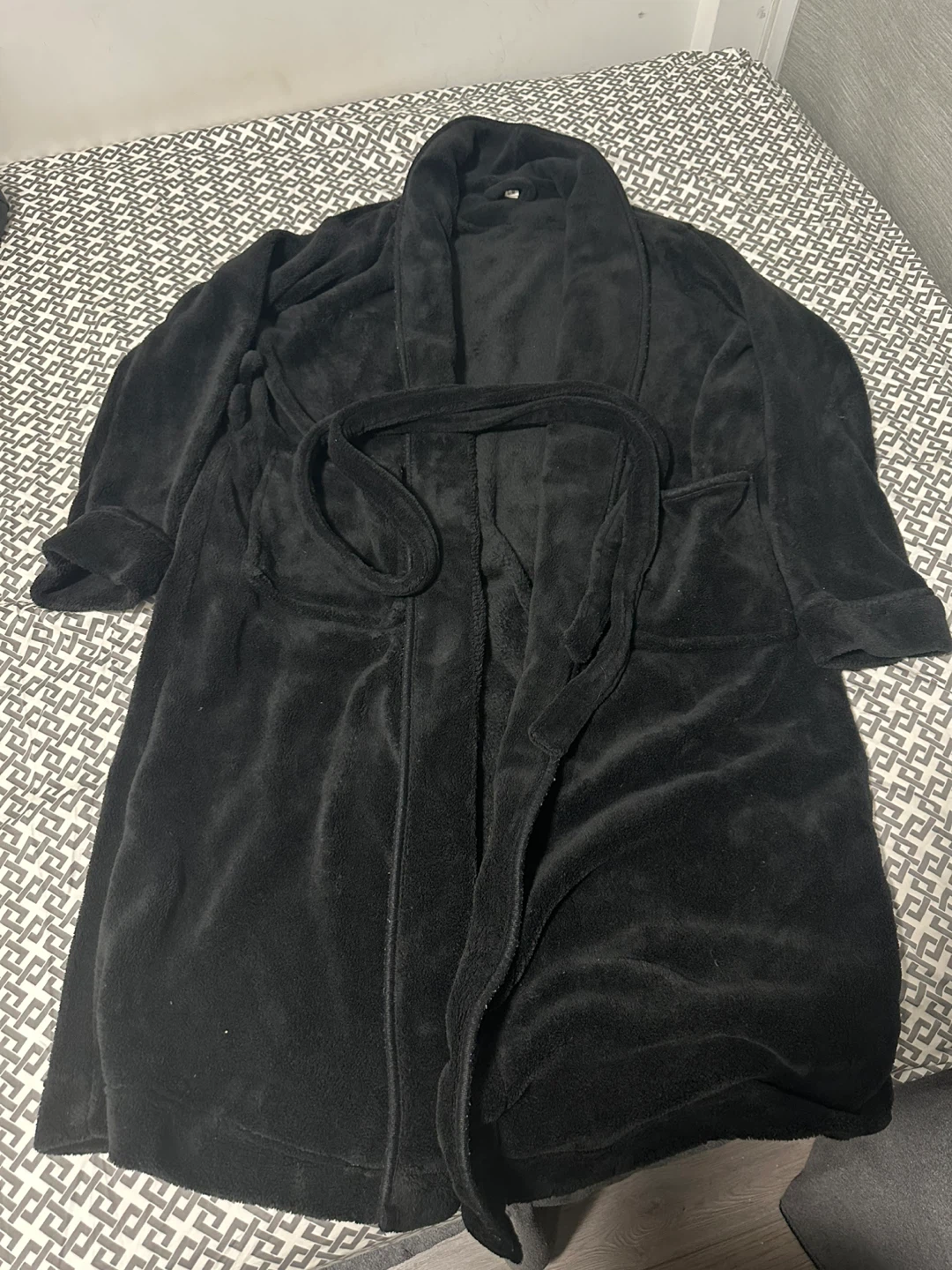 NY Threads Men's Black Plush Fleece Robe (Size S/M)