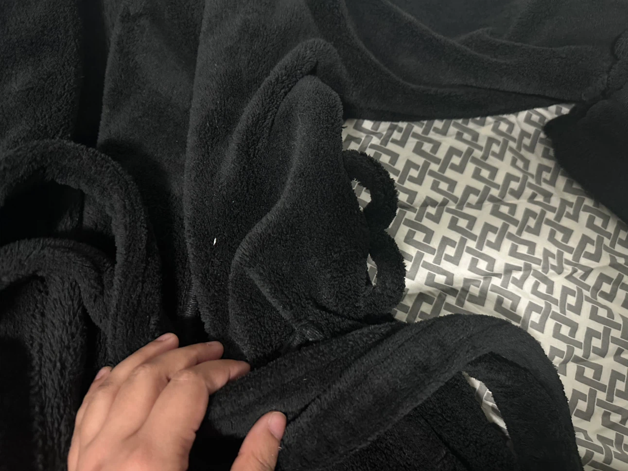 NY Threads Men's Black Plush Fleece Robe (Size S/M) - photo 2