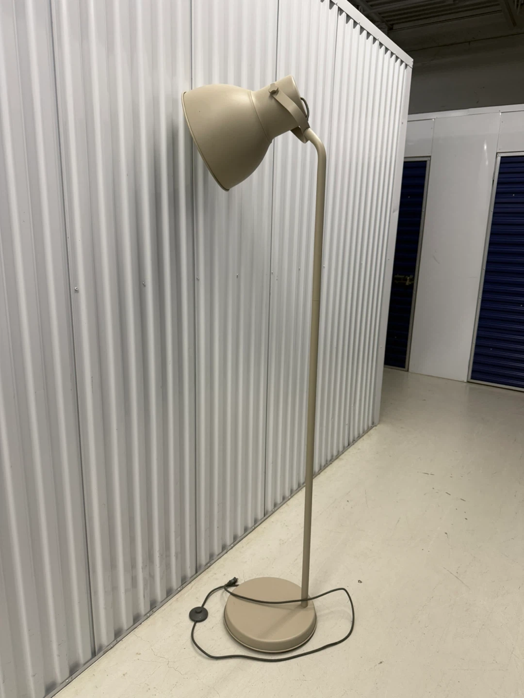 Minimalist Tan Floor Lamp - photo 2